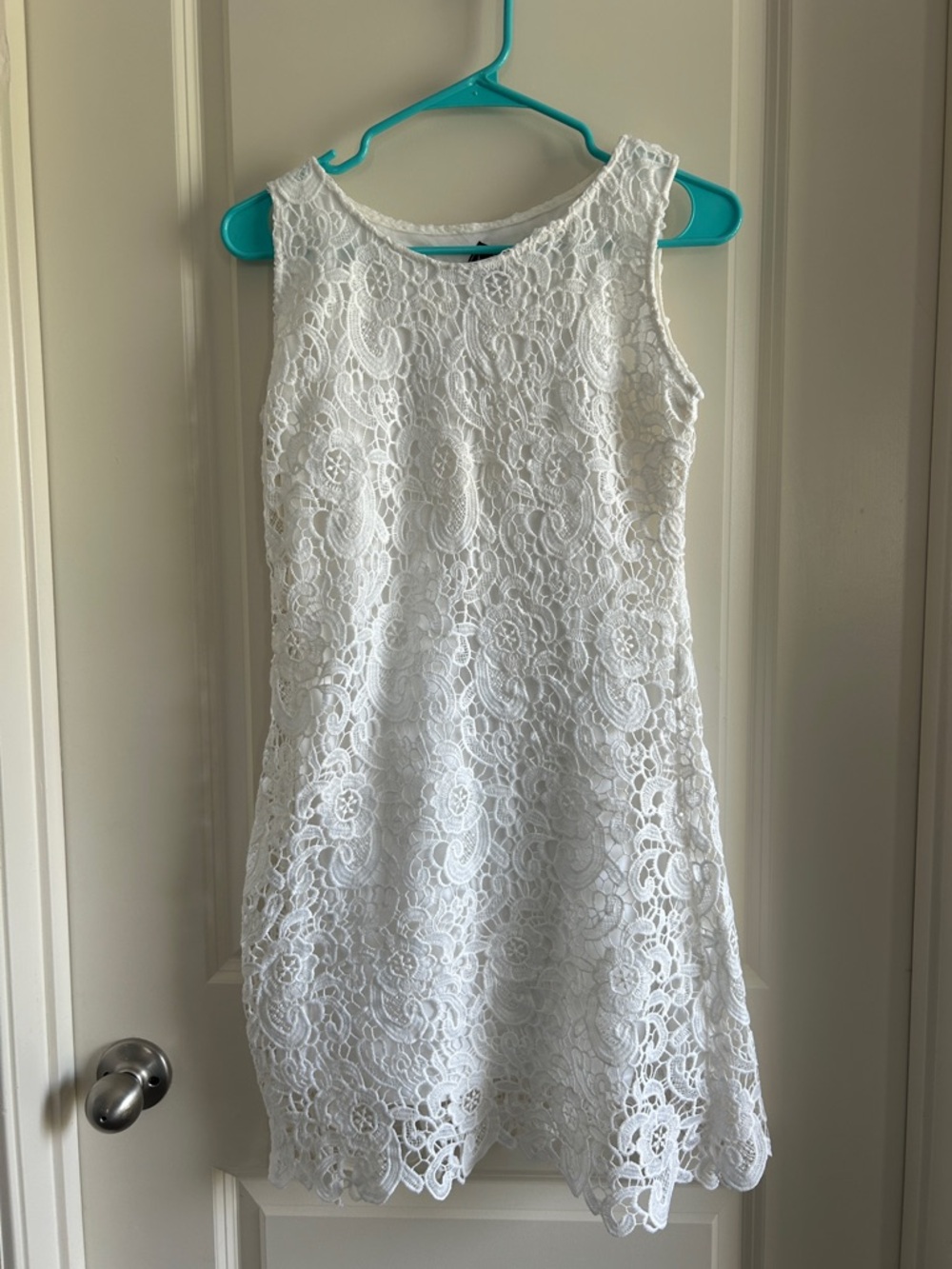 White Lace Sleeveless Shift Dress